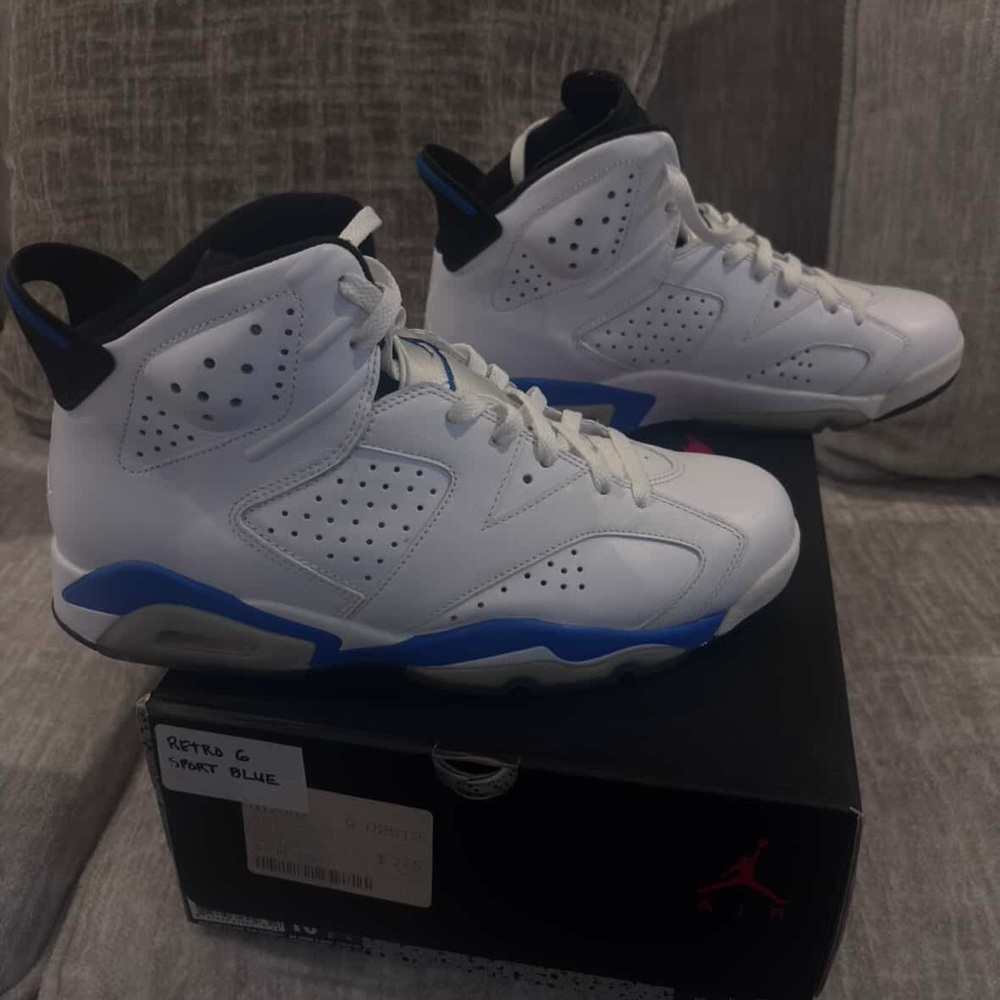Jordan Retro Athletic Shoes - White and Blue